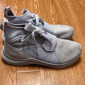 Women’s Puma phenom suede mid top shoes